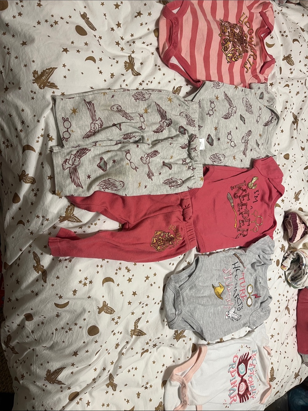 Harry Potter Baby Bodysuit and Pants Set (5 onsies & 2 pants)